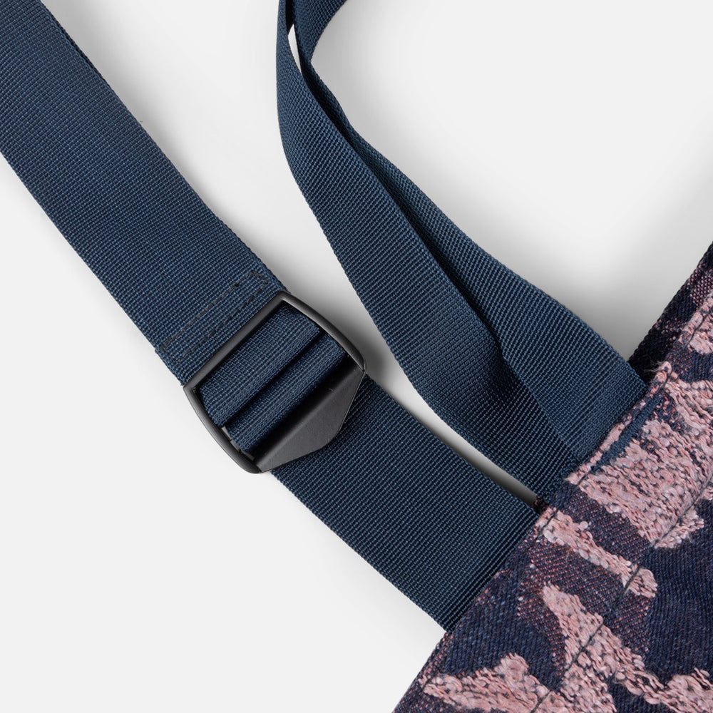 Dime MTL - Distressed Messenger Bag - Pink Camo