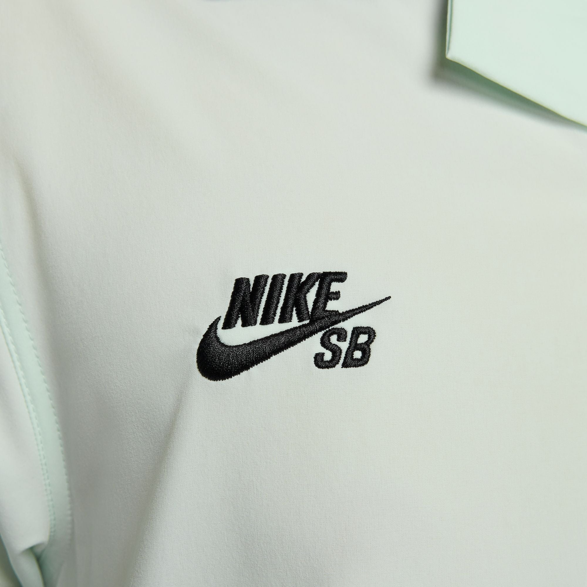 Nike SB - Chameleon Bowler Button Up Short Sleeve Shirt - Barely Green / Black