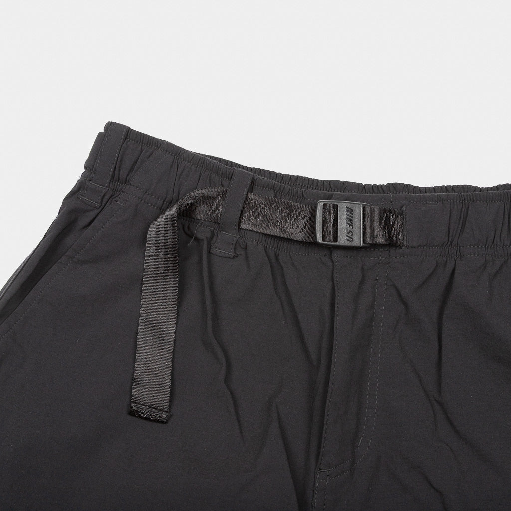 Nike SB - 9er Skate Shorts - Black / White