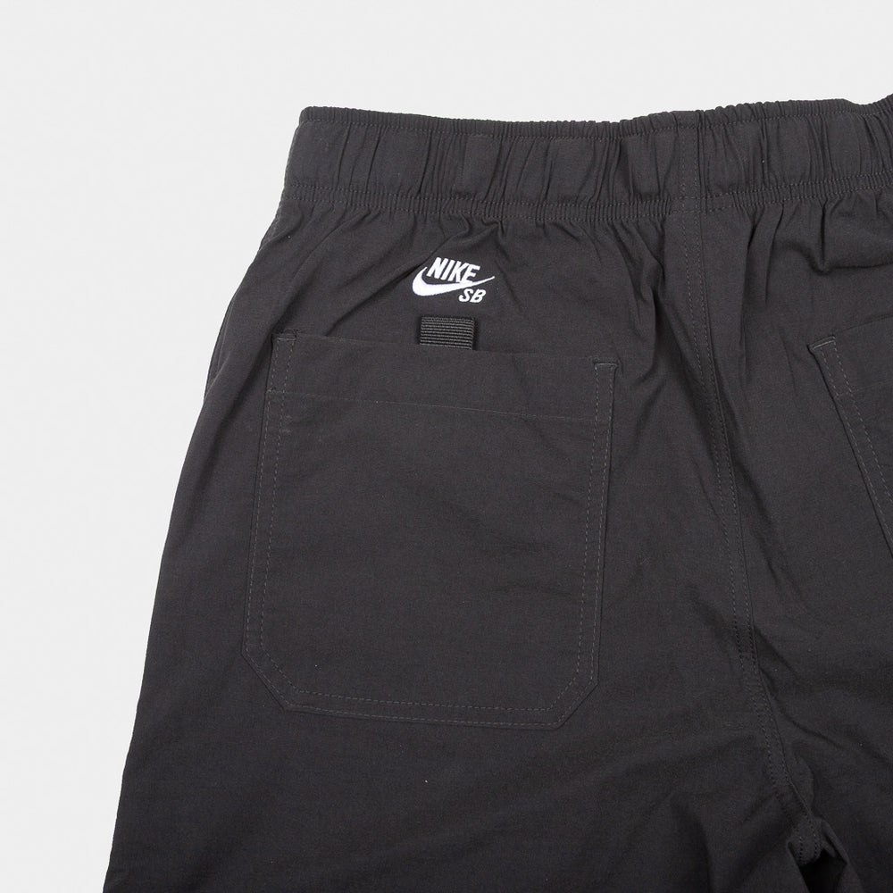 Nike SB - 9er Skate Shorts - Black / White