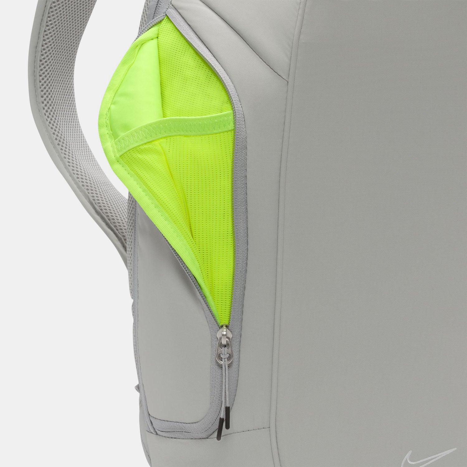 Nike SB - Commute 25L Backpack - Light Smoke Grey / Pure Platinum