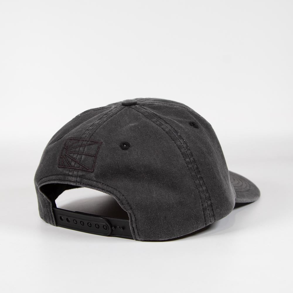 Rassvet (Paccbet) - 6 Panel Embroidered Cap - Black