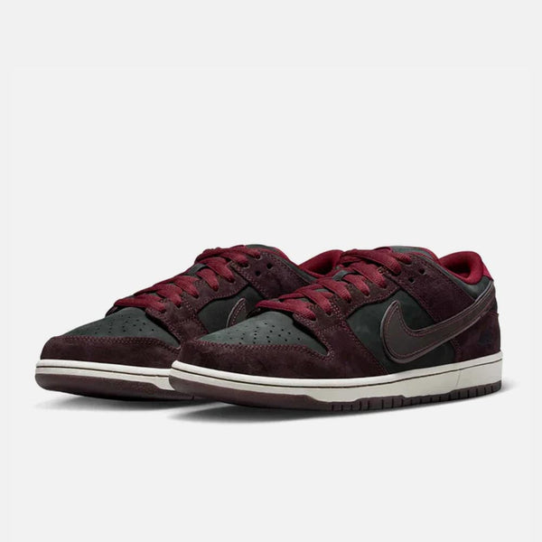 Nike SB - Riot Skateshop Dunk Low Pro - Mahogany / Dark Beetroot