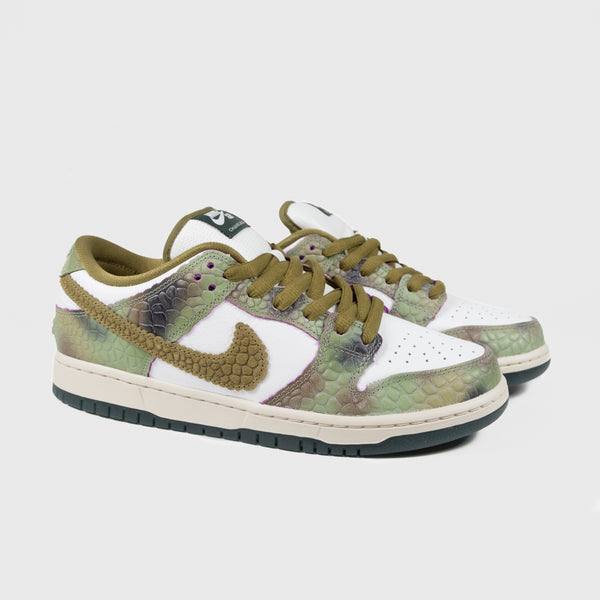 Nike SB - Dunk Low Pro 'Chameleon' Shoes - Oil Green / Desert Moss - White