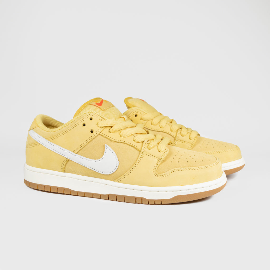 Nike SB Saturn Gold Dunk Low Pro Shoes