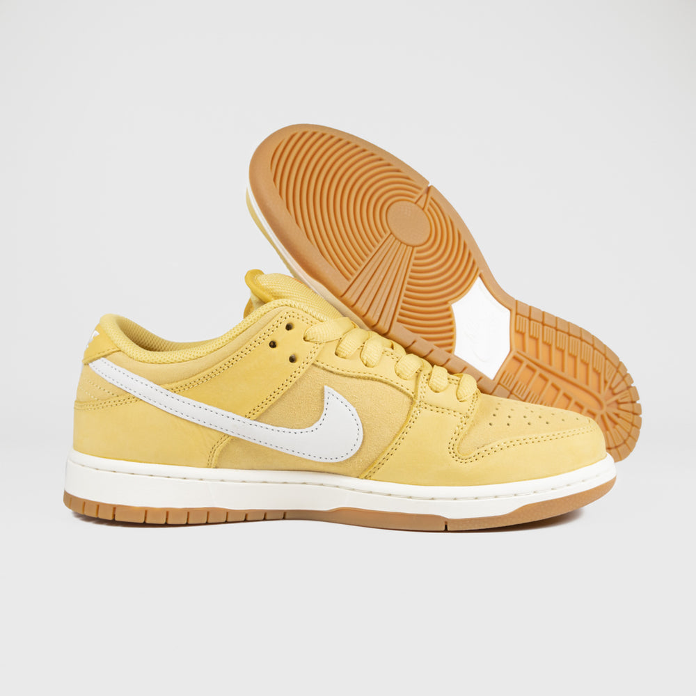 Nike SB Saturn Gold Dunk Low Pro Shoes