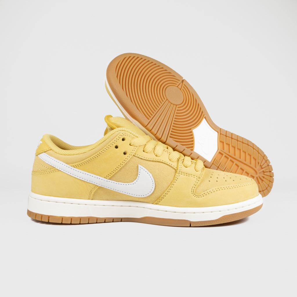 Nike SB Saturn Gold Dunk Low Pro Shoes