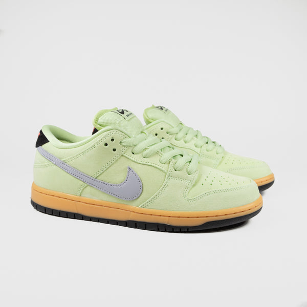 Nike SB - 'Verdugo Mountain' Dunk Low Pro Shoes - Light Liquid Lime / Wolf Grey - Black