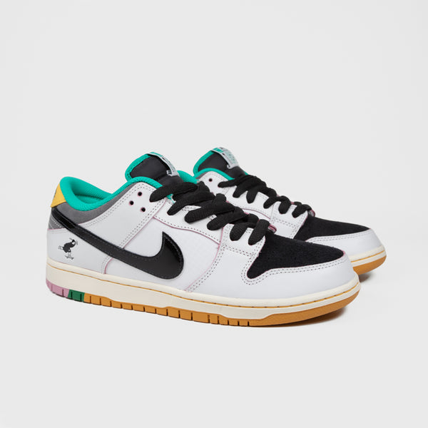 Nike SB - 'CSEF' Dunk Low Pro Shoes - Summit White / Black - White - Iron Grey