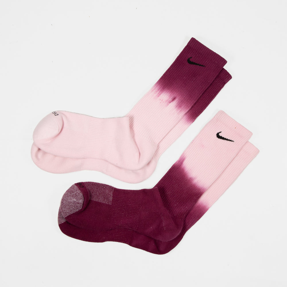 trone sort der ovre Nike SB - Dip Dye Everyday Plus Socks (2 Pack) - Pink | Welcome – Welcome  Skate Store